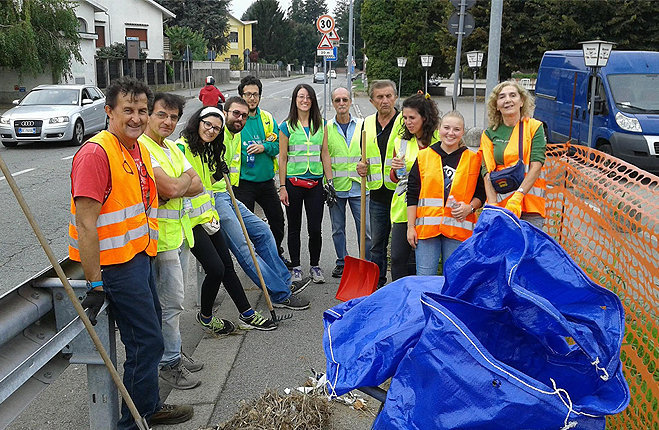 Volontari raccolta rifiuti Romentino (2)