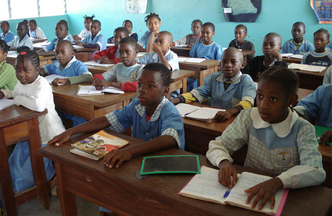 Ebolowa Camerun banchi di scuola