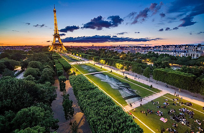 Saype Beyond Walls Paris Champ de Mars France