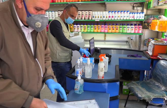 Distribuzione di kit igienici di prevenzione a Gaza_ credit Sami Alhaw_Oxfam (3)